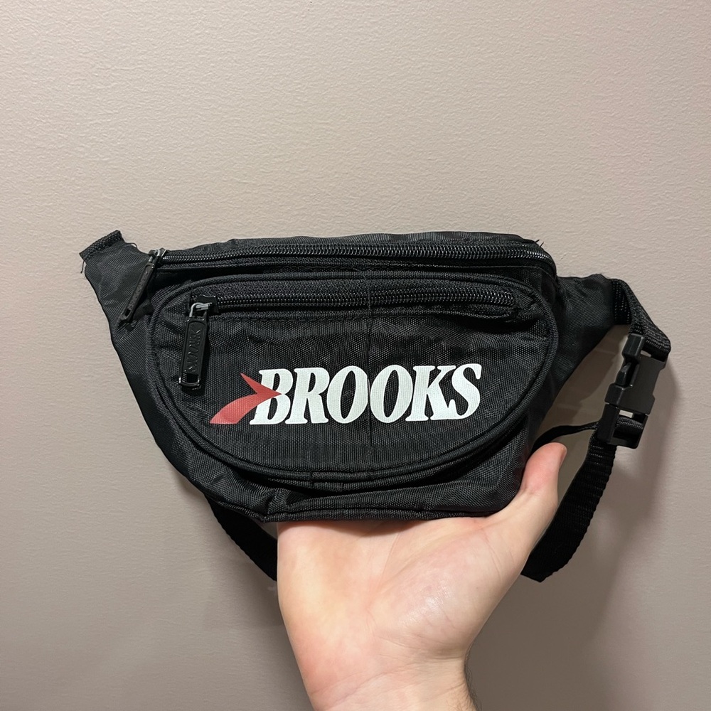 Vintage Brooks Black 90’s Waist Fanny Pack Cross Body Style Bag